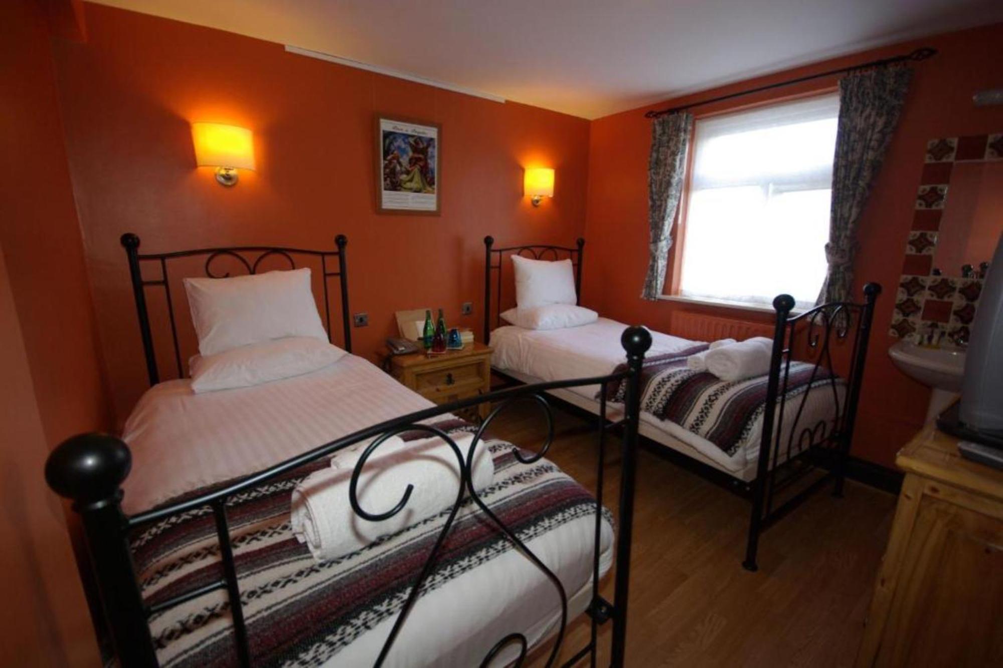 Отель Dancenter South London Camberwell Экстерьер фото