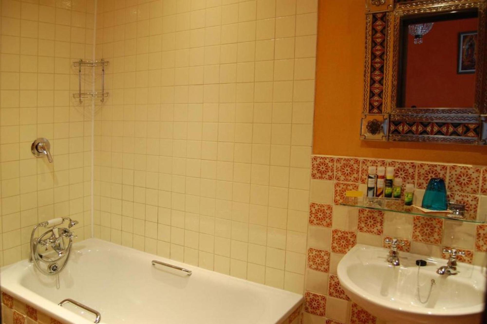 Отель Dancenter South London Camberwell Экстерьер фото