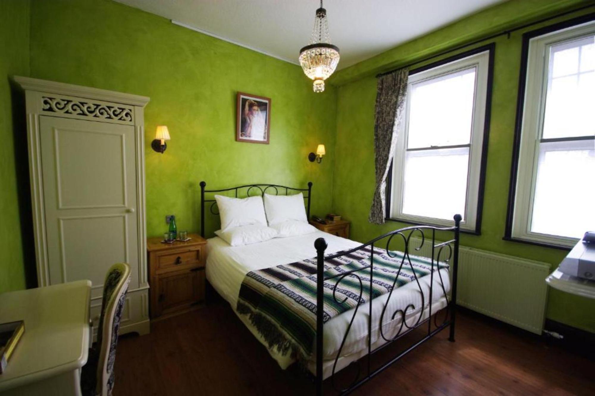 Отель Dancenter South London Camberwell Экстерьер фото